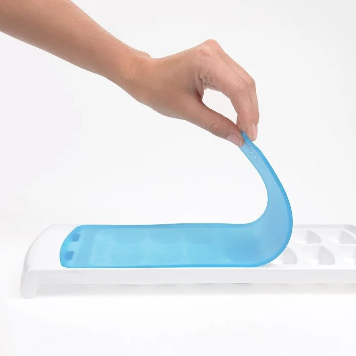 No-Spill Ice Cube Tray - Image 7