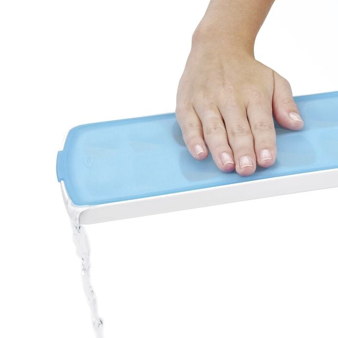 No-Spill Ice Cube Tray - Image 8